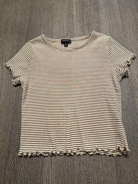 Originality Striped Ruffle-Hem Short Sleeve Tee in Cream and Brown